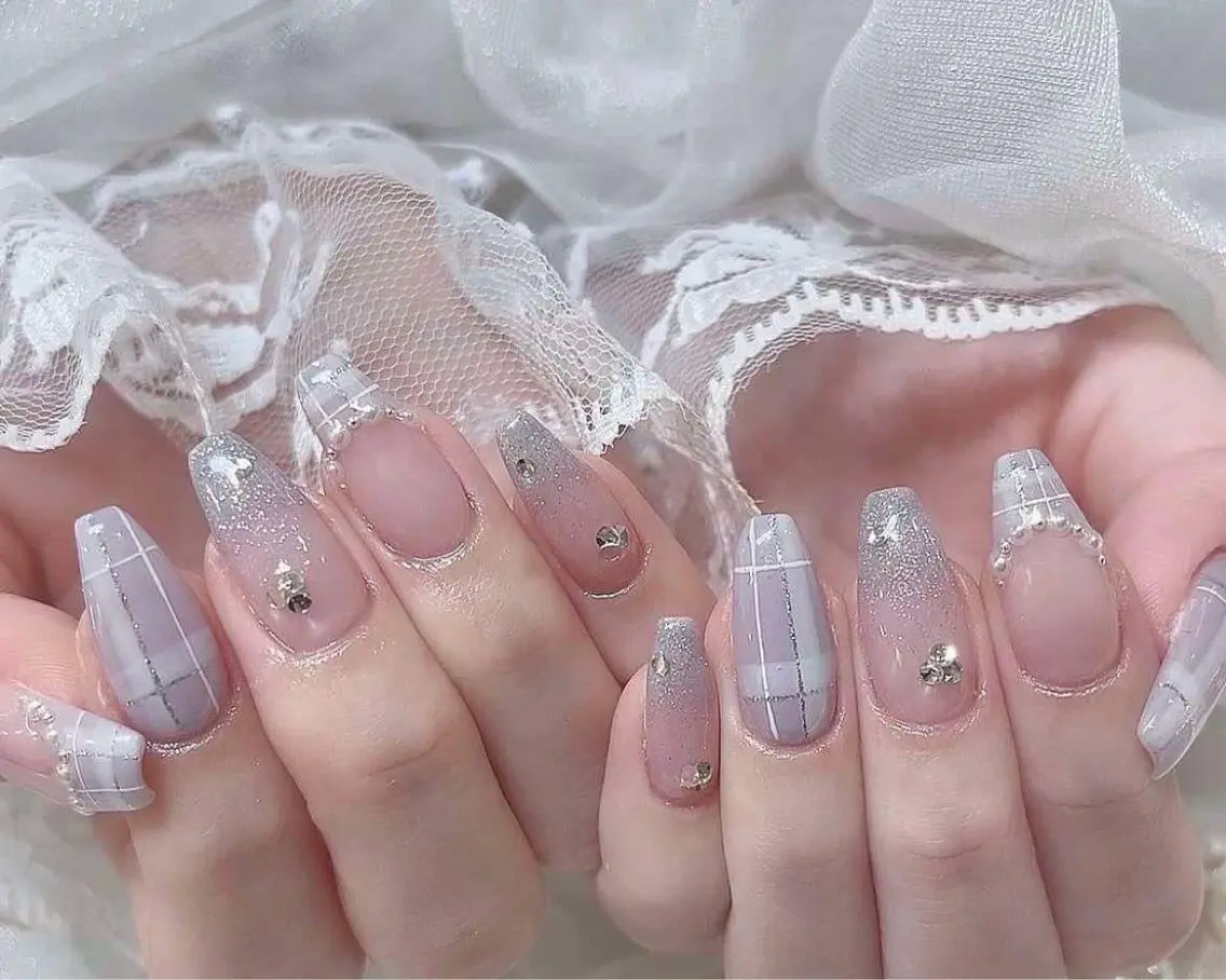 ネイル オーロラネイル チークネイル 長さ出し フットネイル フレンチネイル Lee Nails チップ長さだし専門店のネイルデザイン