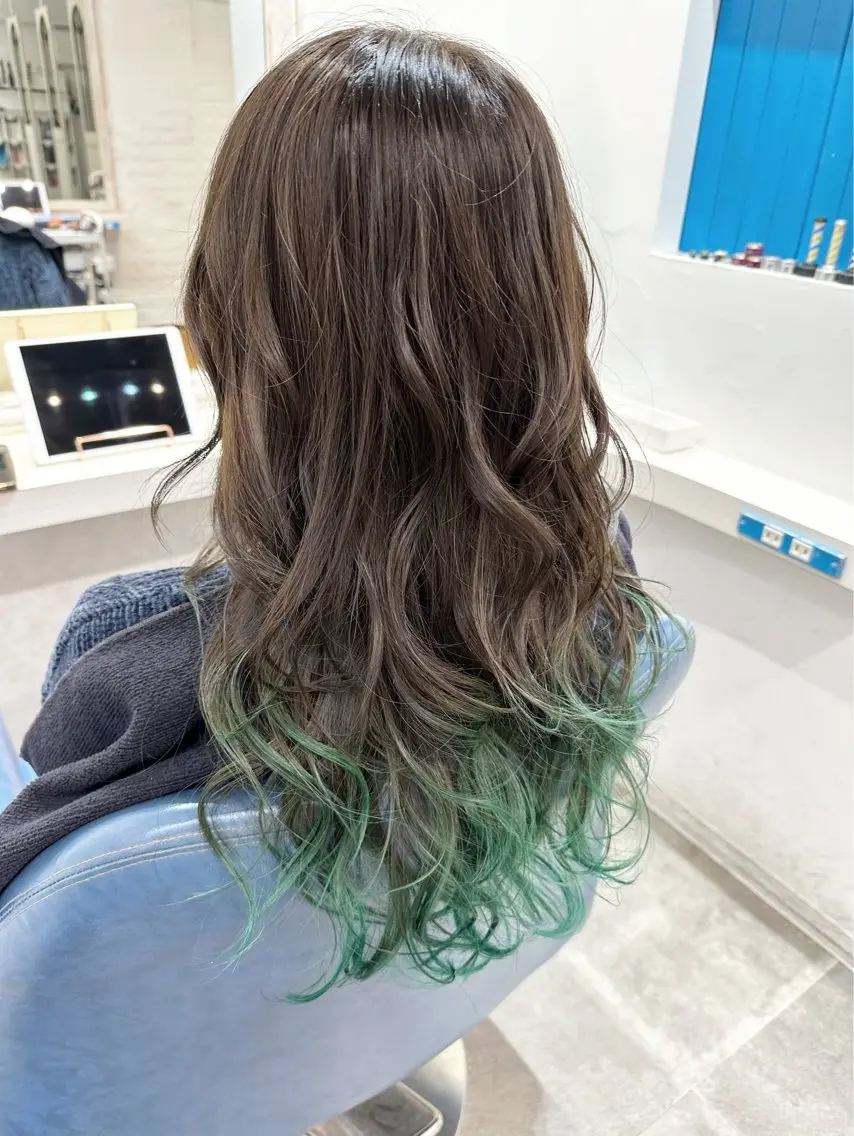 セミロング カラー グラデーションカラー ハイレイヤー レイヤーカット ウルフカット 中目黒✂︎店長✂︎ TOMOHIROのヘアスタイル