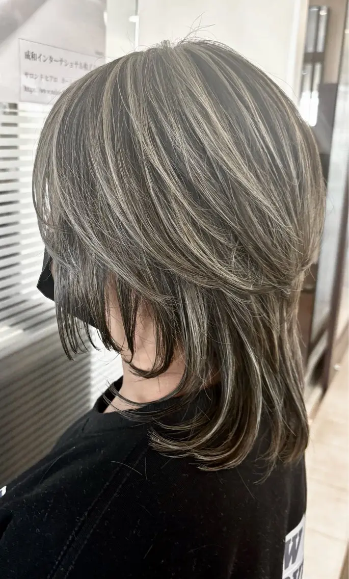 ミディアム 鈴木 千恵子のヘアスタイル