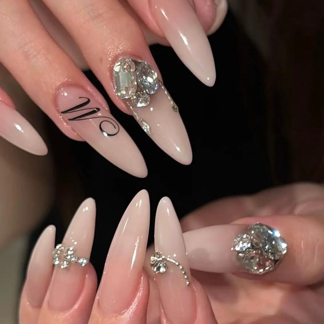 ネイル チークネイル ドット フットネイル フレンチネイル グラデーション ハンドネイル ハンドケア Nihonthy Nail 新宿のネイルデザイン