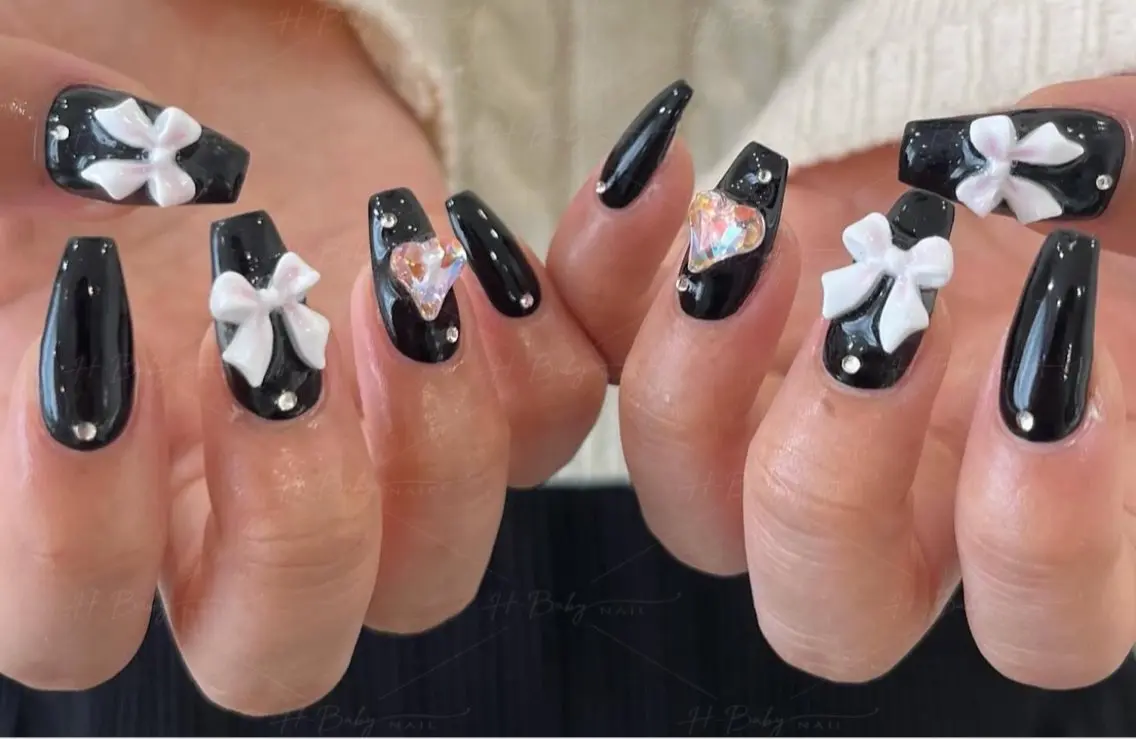 ネイル オーロラネイル フレンチネイル ジェルネイル ハロウィン キラキラネイル H.baby Nail Salonのネイルデザイン