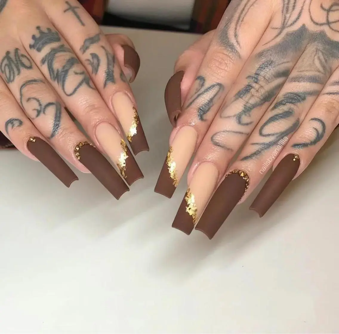 ネイル ハンドネイル MoonNail ユリ🌸のネイルデザイン