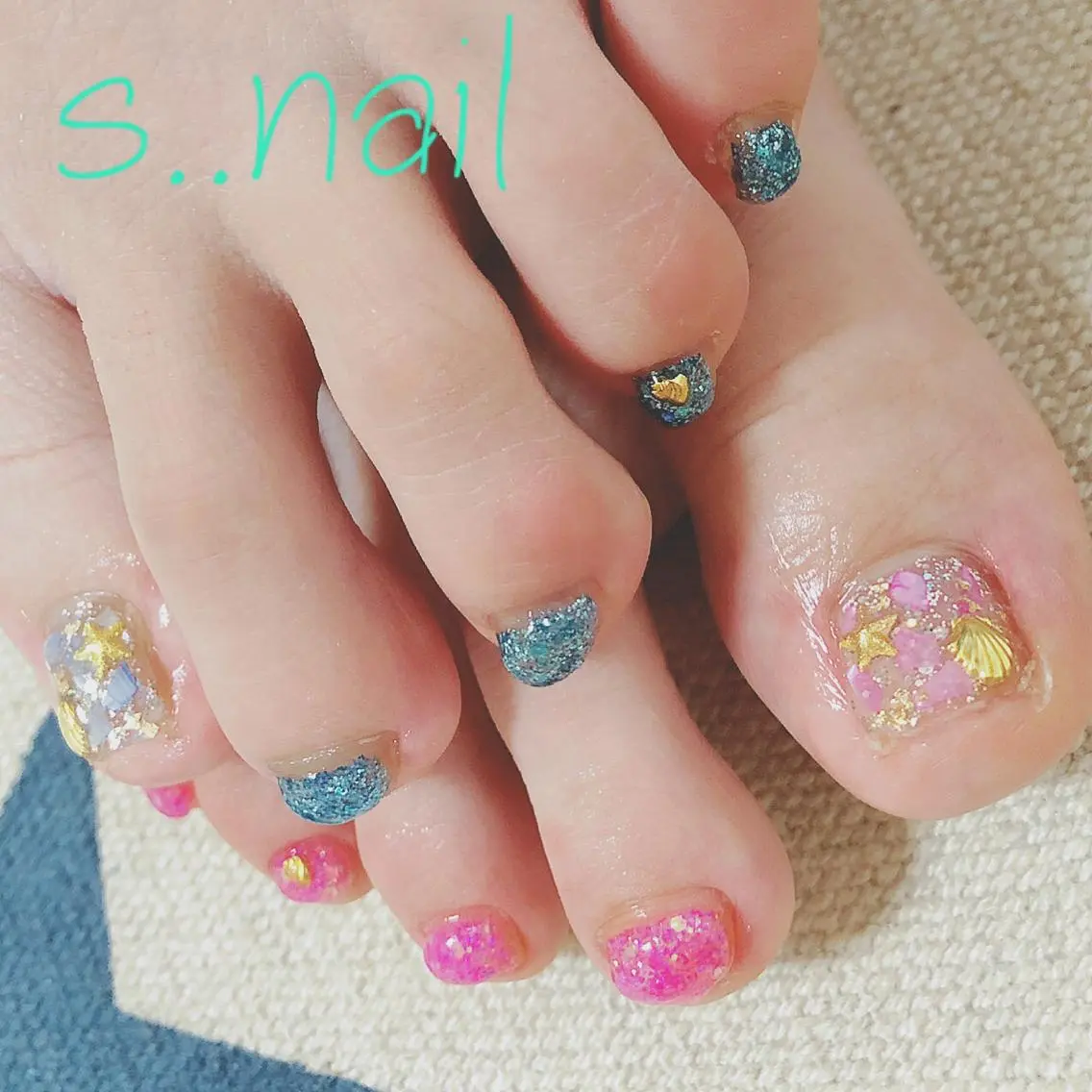 ネイル キラキラネイル ラメ(グリッター) ハンドネイル フットネイル s..nail / MORITAのネイルデザイン