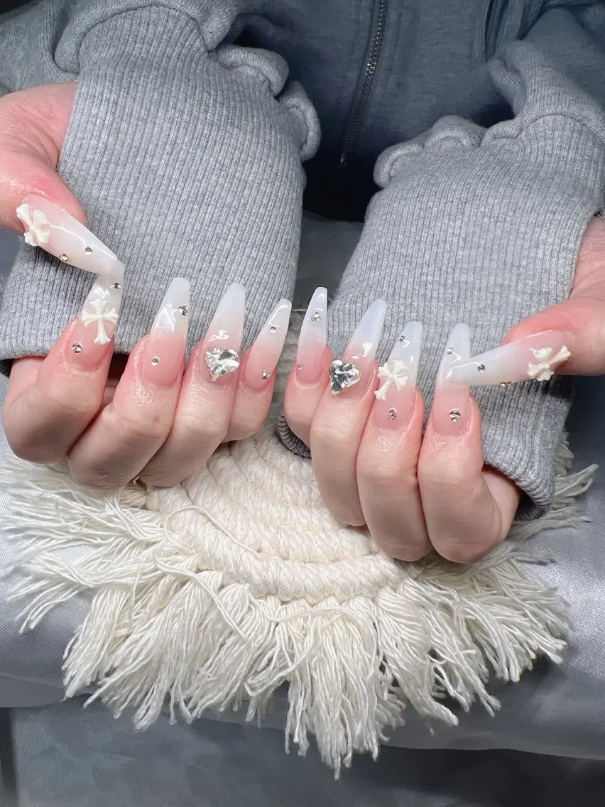 ネイル 長さ出し グラデーション 卒業式 キラキラネイル マグネットネイル Lee Nailsのネイルデザイン