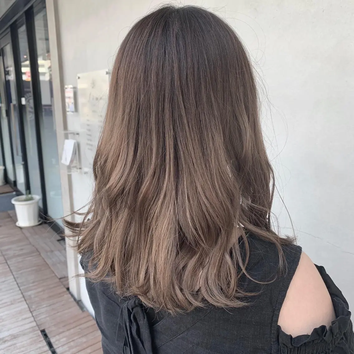 セミロング カラー ヘアカラー トリートメント ︎︎🧸 ユリ ︎︎🧸のヘアスタイル