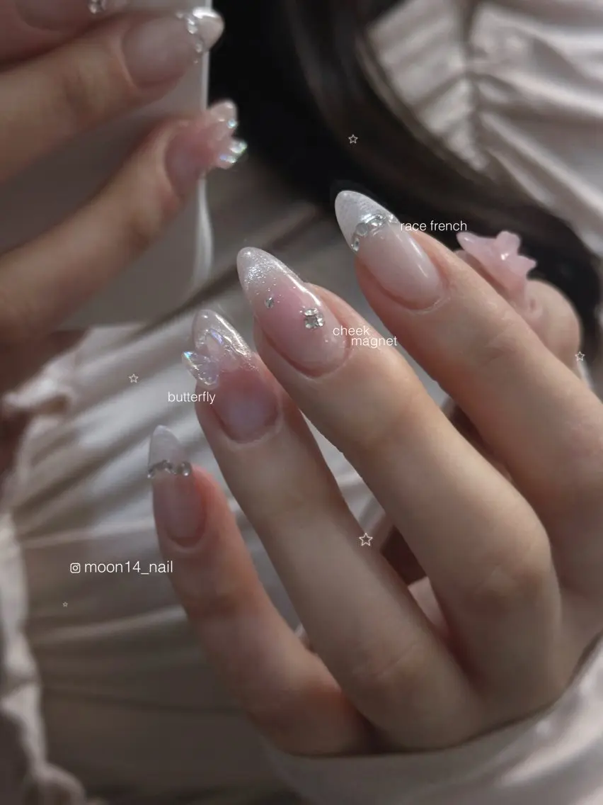 ネイル チークネイル ジェルネイル ガーリー レース マグネットネイル ハンドネイル natsuki 💫のネイルデザイン