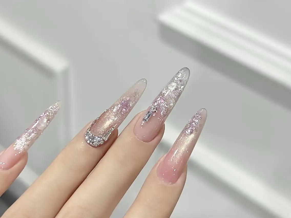 ハンドネイル ハンドケア Luna ✨のネイルデザイン