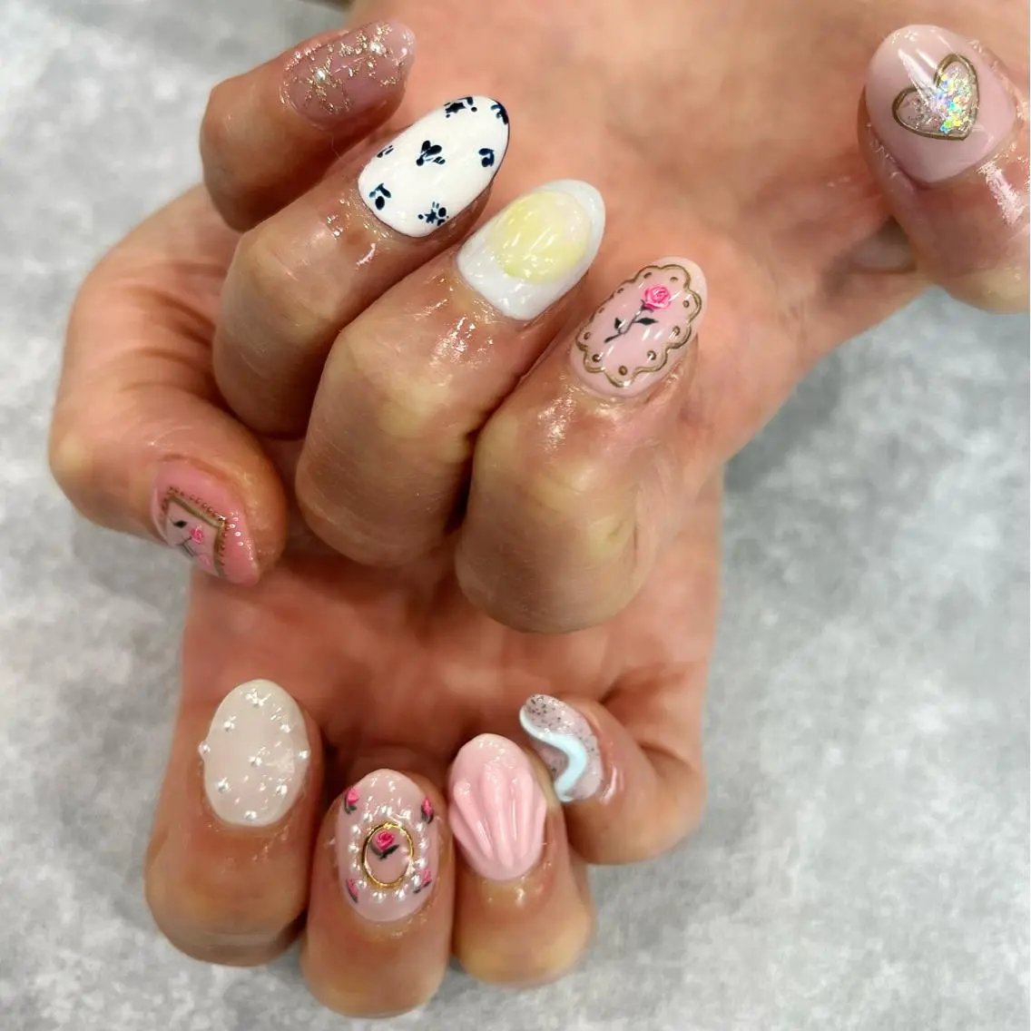 ネイル ハート キラキラネイル ニュアンスネイル ハンドネイル 阿部 ほのかのネイルデザイン