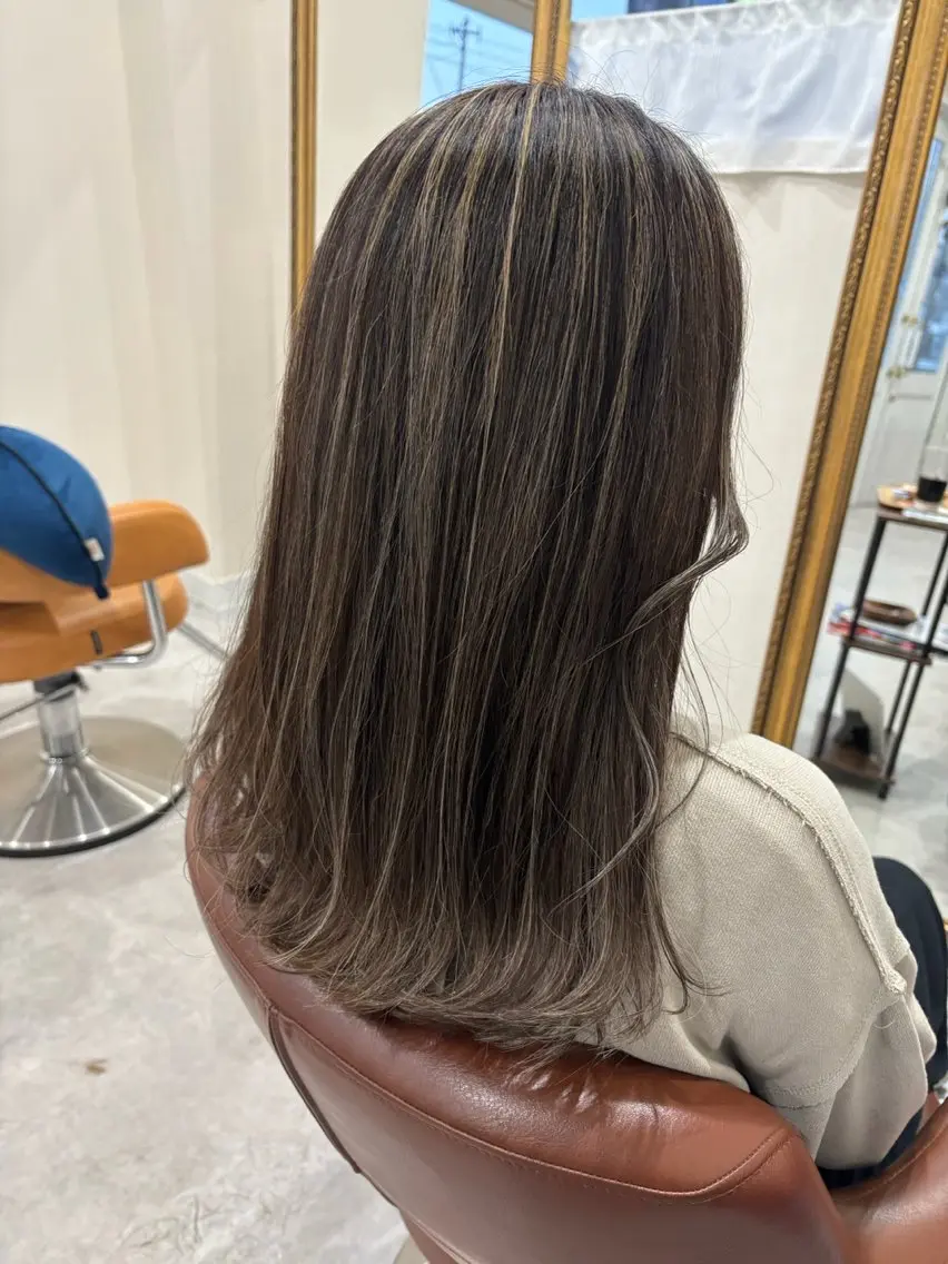 ロング カラー カット ヘアカラー 髪の家 tikiのヘアスタイル