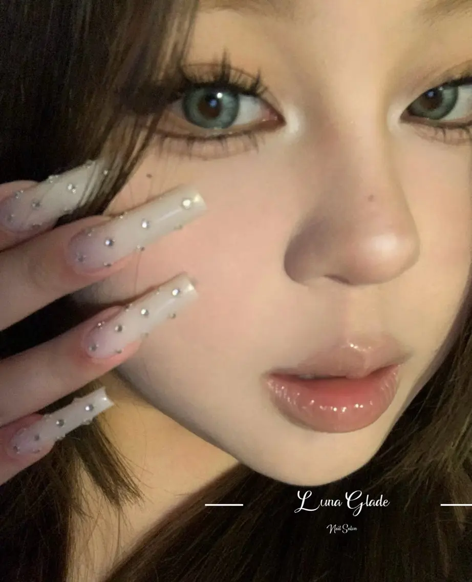 ロング 韓国風ヘア ハンドネイル Luna Gladeのネイルデザイン