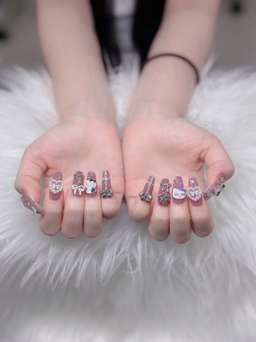ネイル フレンチネイル ジェルネイル キラキラネイル 韓国ネイル マグネットネイル Julli NailStudioのネイルデザイン