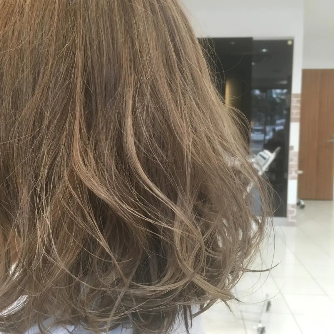 ミディアム カラー カット ヘアカラー トリートメント 白髪ぼかしハイライト 柳川拓哉のヘアスタイル