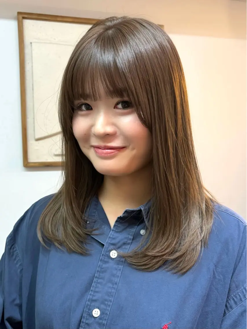 セミロング カラー 顔周りカット レイヤーカット カット ヘアカラー トリートメント まさと透明感ベージュ カラーレイヤーカットのヘアスタイル