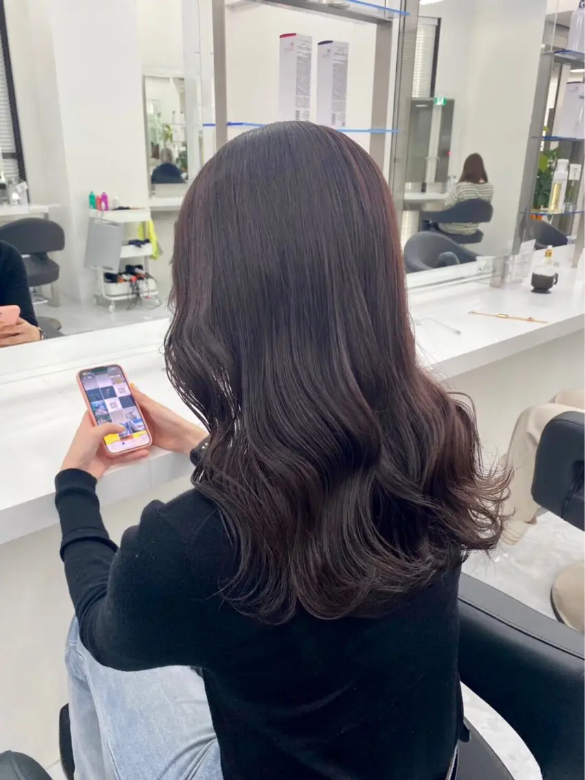 セミロング カラー ヘアアレンジ 🪞official THREE 横浜🎀のヘアスタイル