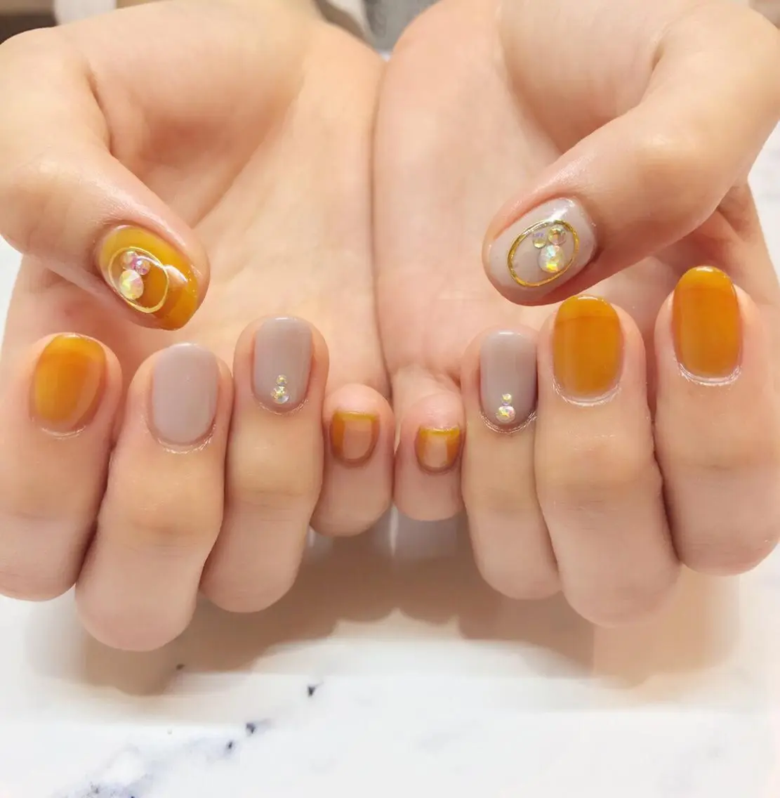ネイル ワンカラーネイル ストーンネイル ハンドネイル Soeur ネイリストのネイルデザイン