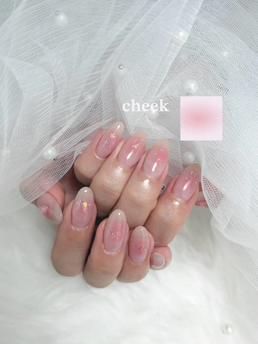 ネイル チークネイル 氷ネイル・うるうるネイル キラキラネイル ラメ(グリッター) ピンク ハンドネイル YUUMI🫧 nailのネイルデザイン