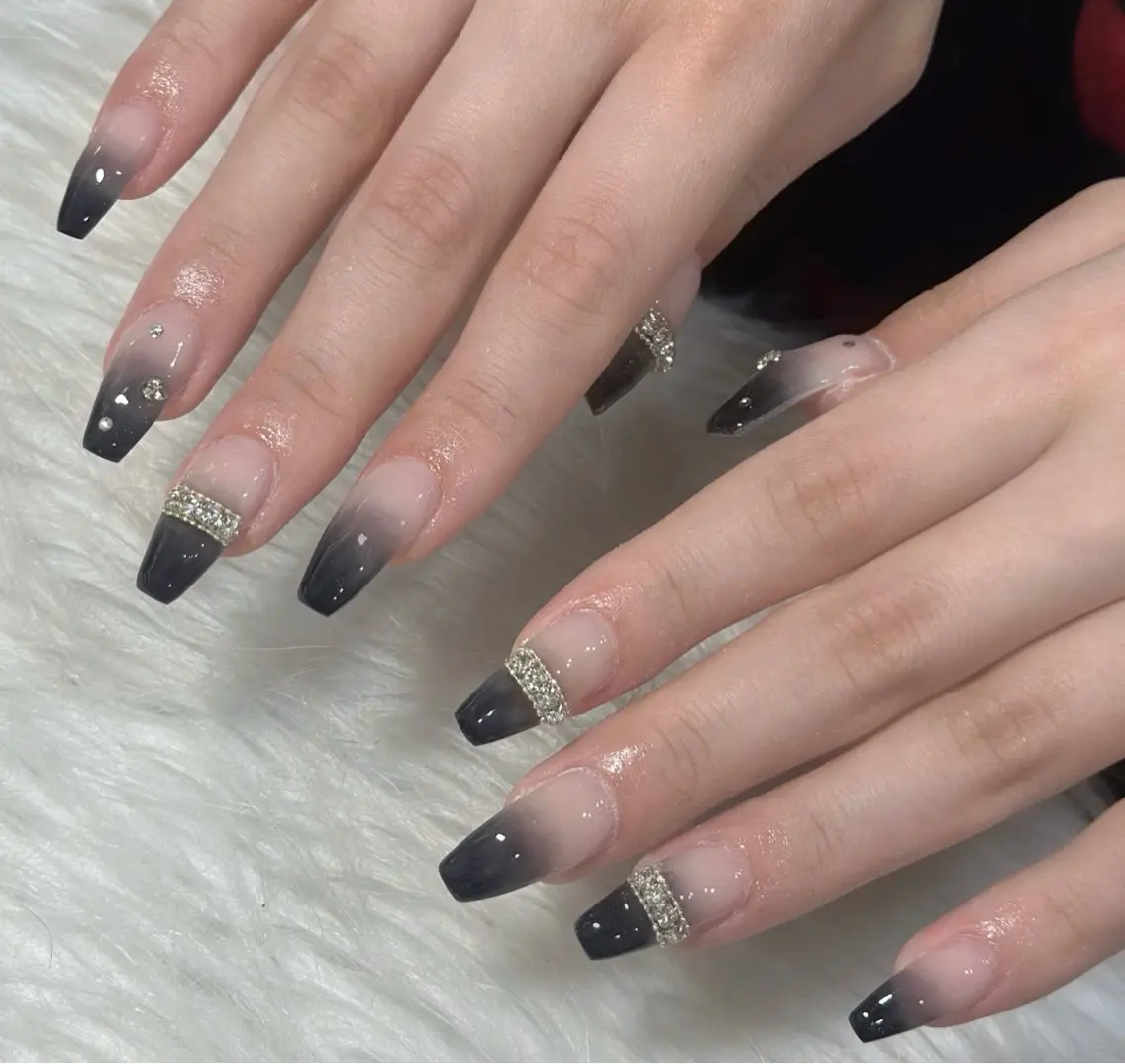 ネイル ハンドネイル フットネイル LAVISH nanamiのネイルデザイン