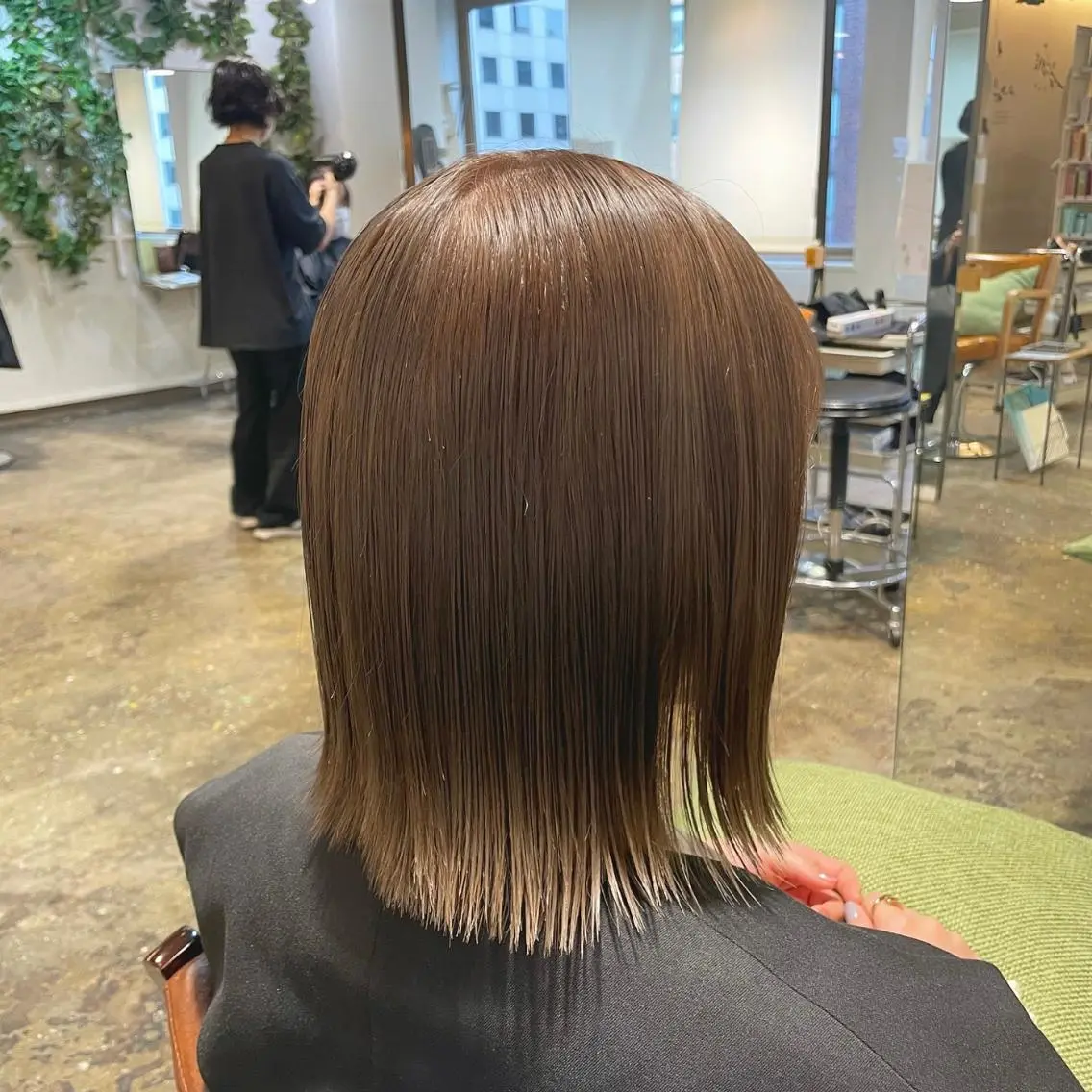 ショート カラー ヘアアレンジ ブリーチ 透明感カラー グレージュ 🇰🇷韓国スタイル レイヤー/ayanaのヘアスタイル