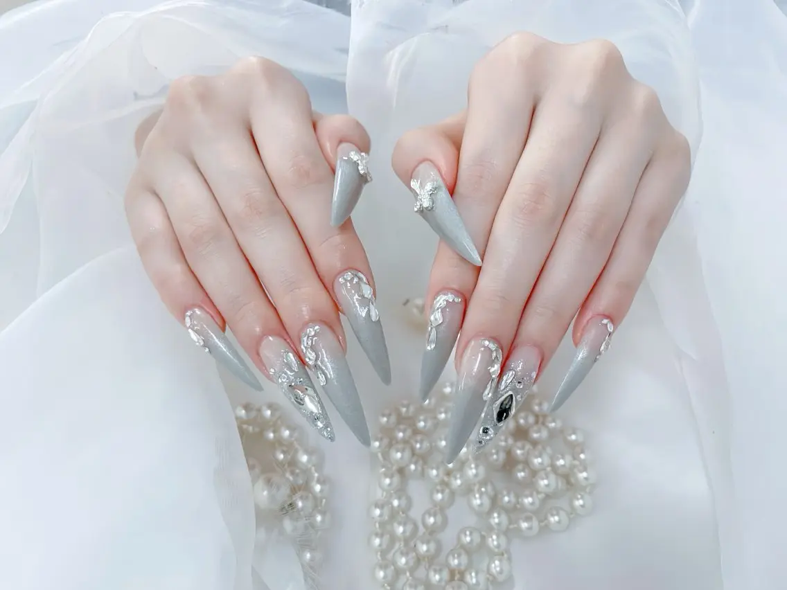 ネイル オーロラネイル ブラウン チークネイル フラッシュネイル フラワーネイル ハンドネイル Rin Nail 新大久保店のネイルデザイン
