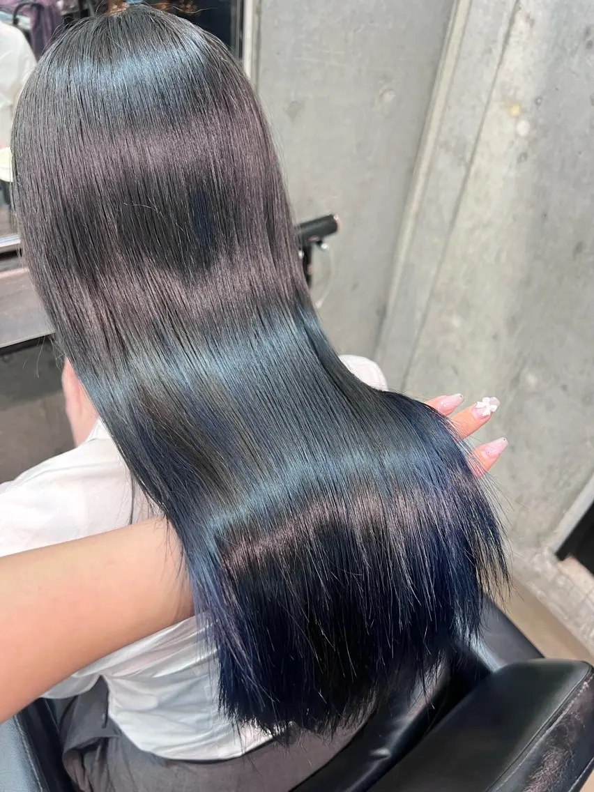 ロング カラー 黒髪 ブルーカラー ブルーブラック デザインカラー グラデーションカラー ヘアカラー トリートメント 透明感カラー ✨ 韓国艶髪💗菅原のヘアスタイル
