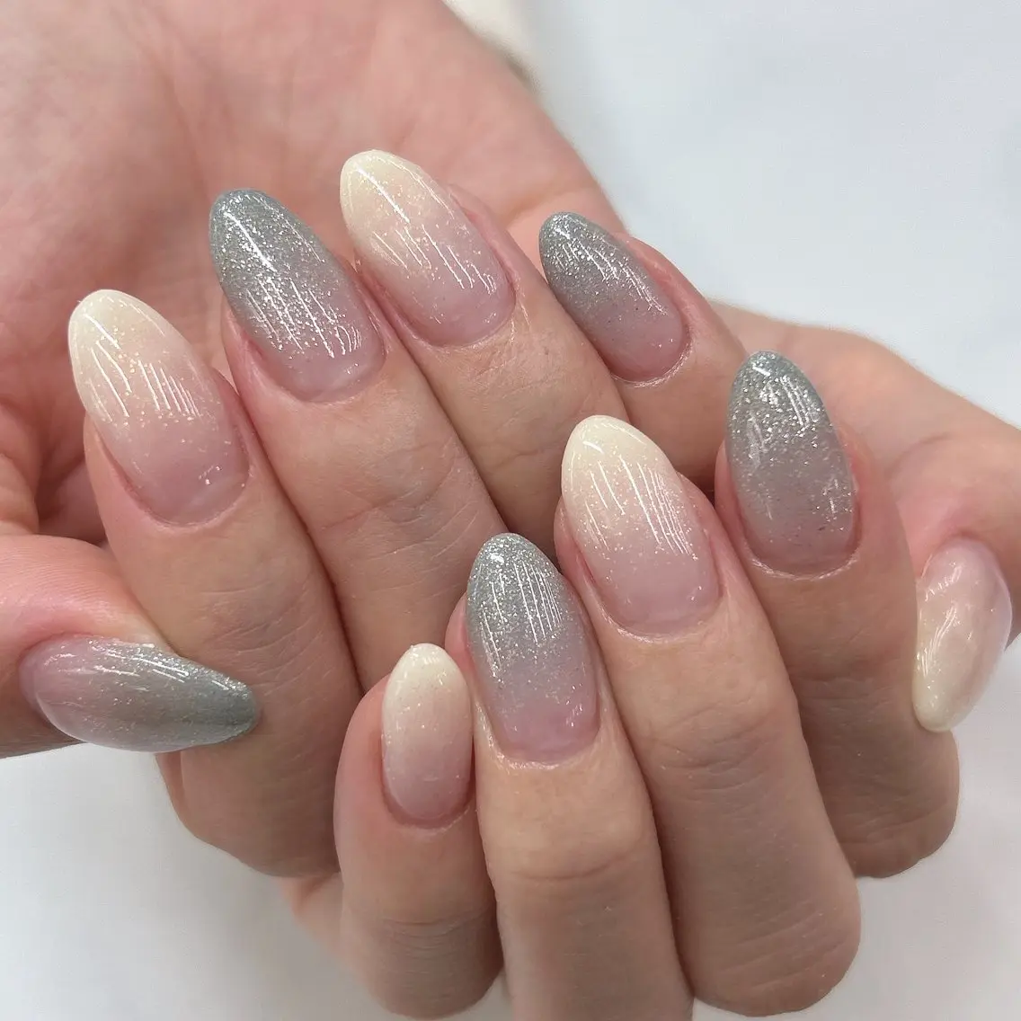 ネイル ブルー ラメ(グリッター) ホワイト 冬ネイル MAXKELLY TSUGUMIのネイルデザイン