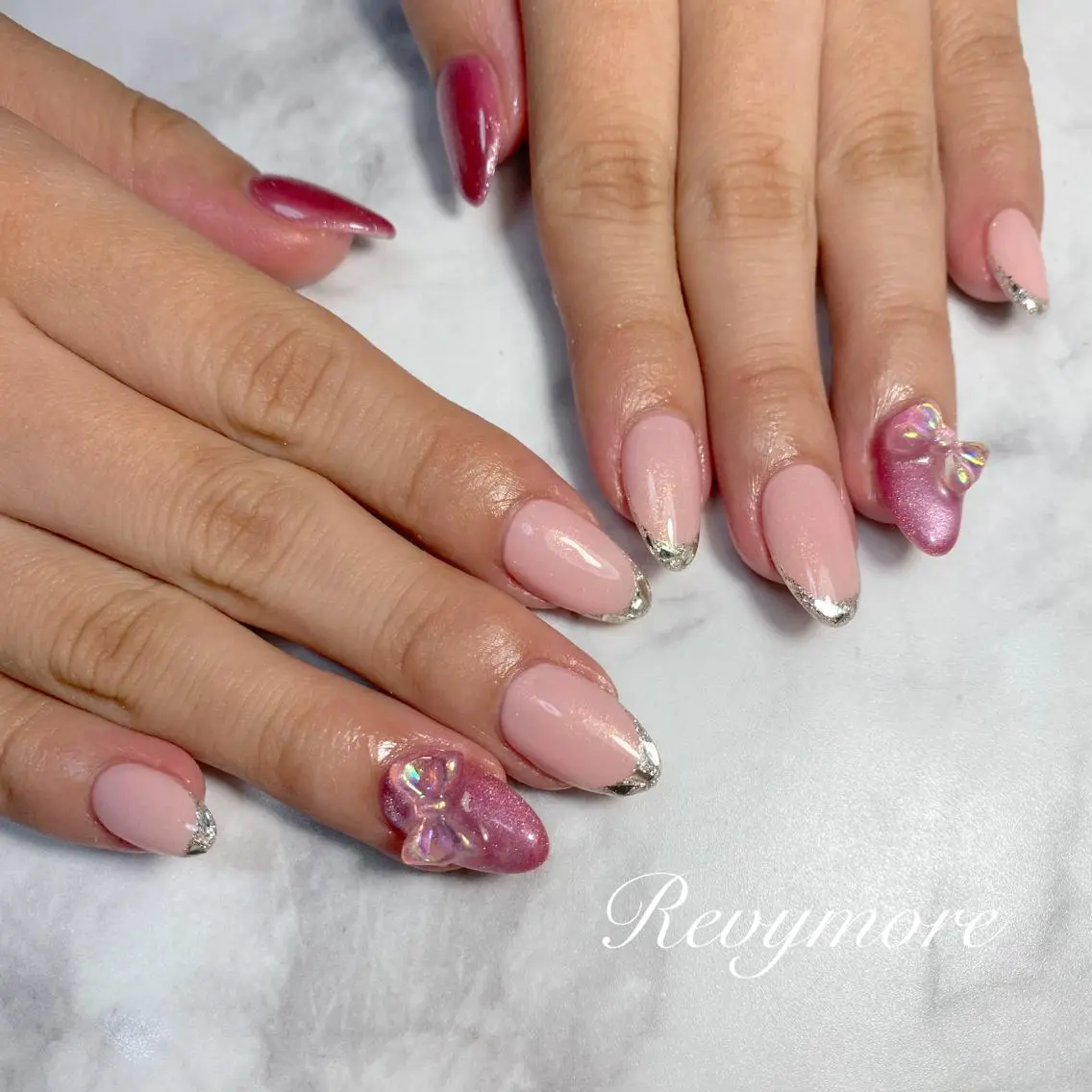 ミディアム ネイル 韓国風ヘア フレンチネイル ジェルネイル ガラスフレンチ キラキラネイル nail salon Revymoreのネイルデザイン