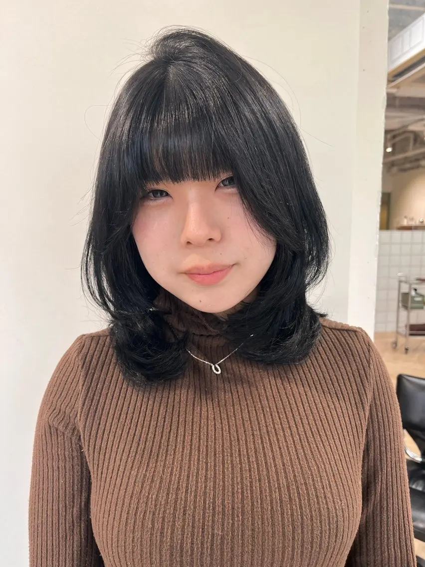 ミディアム カラー くびれヘア 韓国風ヘア レイヤーカット 小顔カット カット ヘアカラー トリートメント 縮毛/パーマ/カラー LUVISM佐藤里咲のヘアスタイル