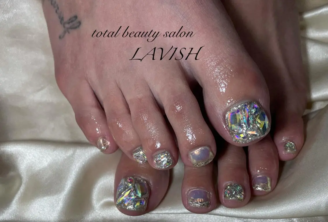 ネイル LAVISH 大和店 emi・:*+のネイルデザイン
