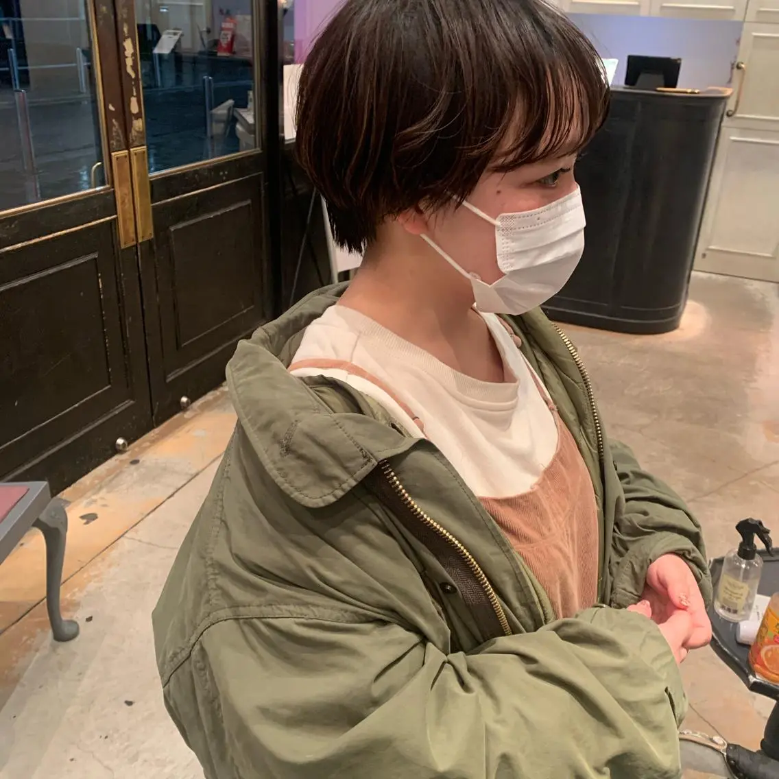ショート ヘアカラー トリートメント SAKINO ベージュカラーのヘアスタイル
