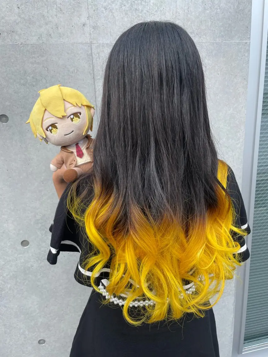 セミロング カラー インナーカラー 推し ブリーチ  髪質改善のヘアスタイル