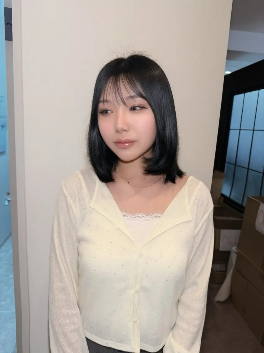 ショート カラー 黒髪 透明感カラー グレーブラック ゆうな/レイヤー‎ 🎀艶カラー/‎京都のヘアスタイル