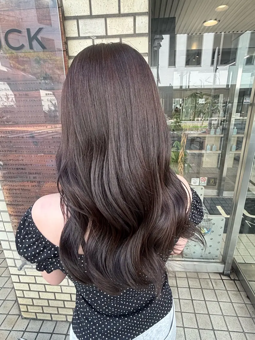 ロング アッシュ アッシュグレー アッシュグレージュ ヘアカラー オリーブ︴グレージュ ︴透明感カラー︴真凜のヘアスタイル
