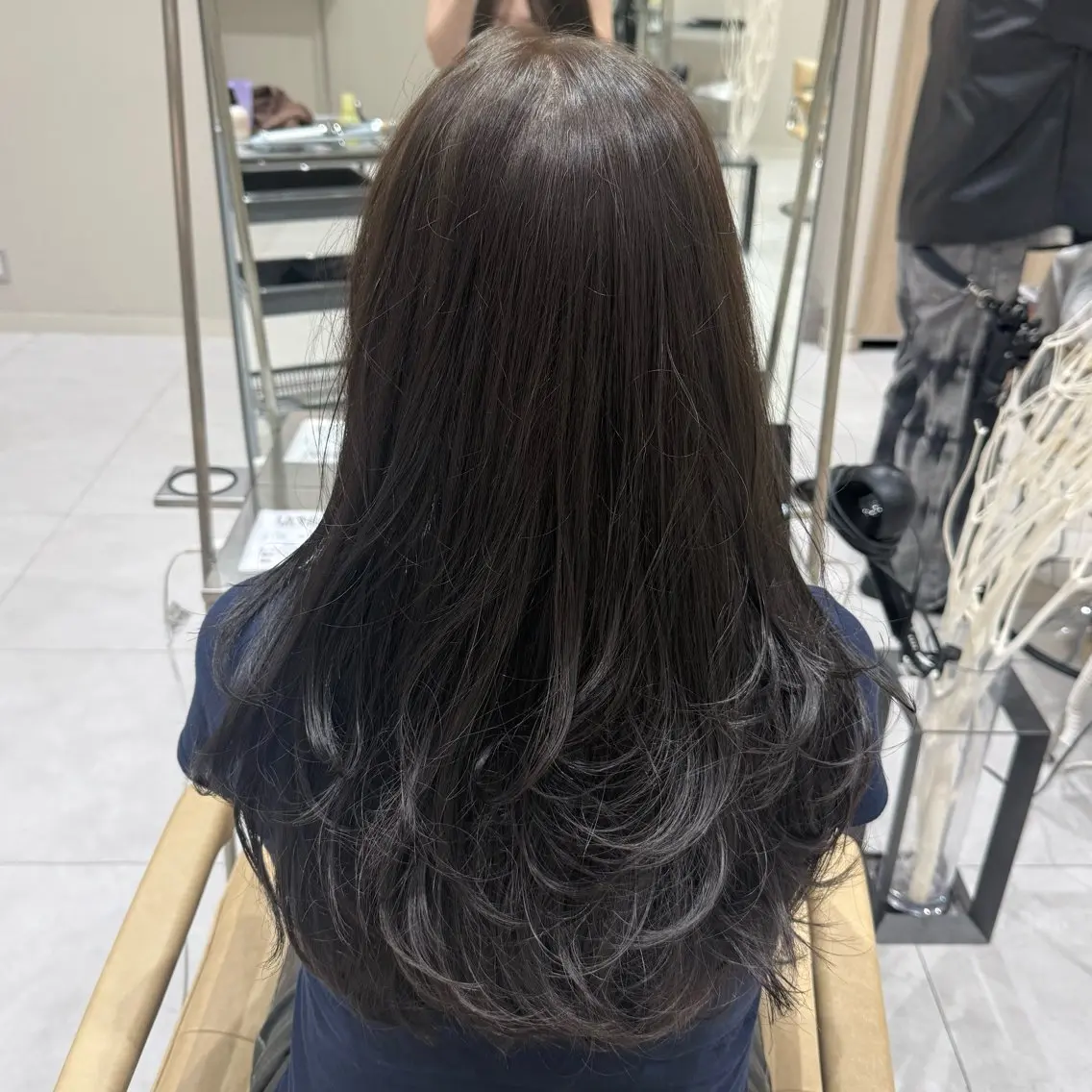 ロング カラー ベージュカラー オリーブベージュ 韓国風ヘア レイヤーカット カット ヘアカラー トリートメント 韓国レイヤー| ハイトーン|ココナのヘアスタイル