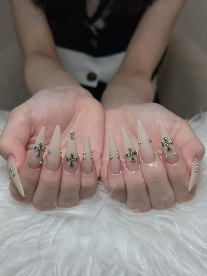 ネイル チークネイル ドット フレンチネイル グラデーション ハート ハンドネイル Julli NailStudioのネイルデザイン