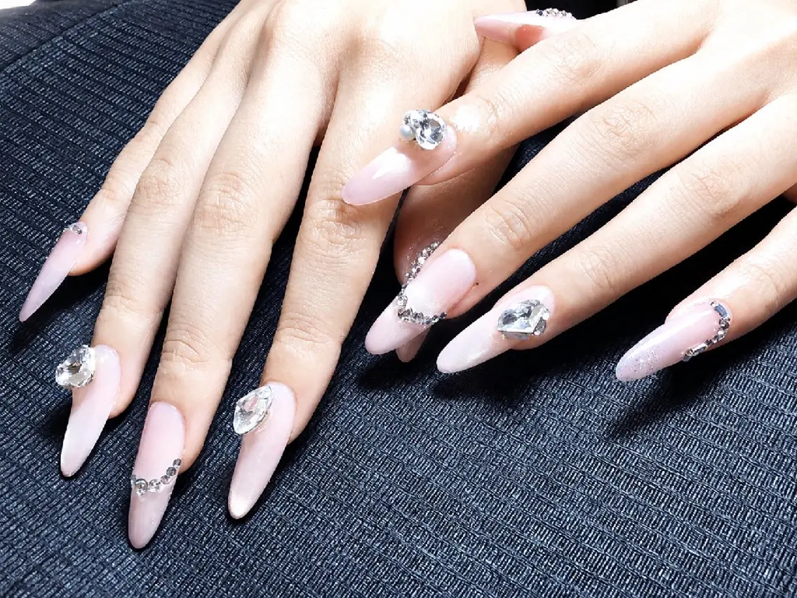 ネイル 長さ出し キラキラネイル 韓国ネイル ロングネイル 持ち込み ハンドネイル 高山ルコ(NAIL) 店長のネイルデザイン