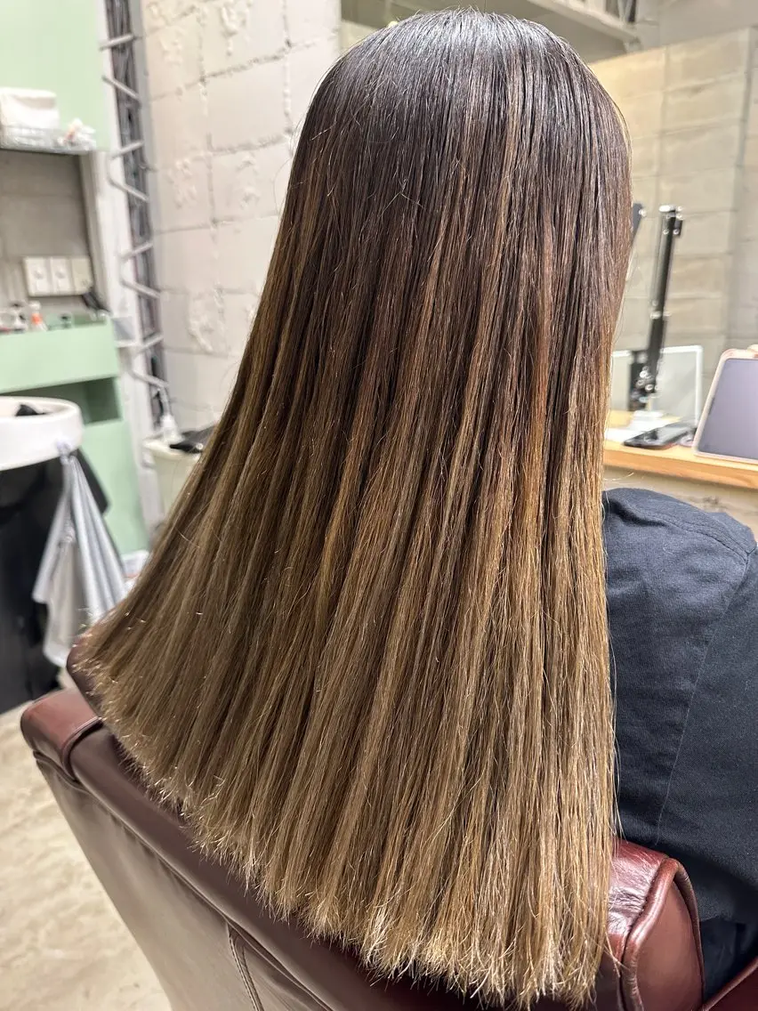 ロング カラー ダブルカラー グラデーションカラー カジワラ ヤスジのヘアスタイル