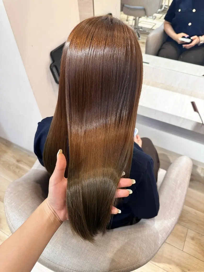 ロング 吉崎 明日香のヘアスタイル