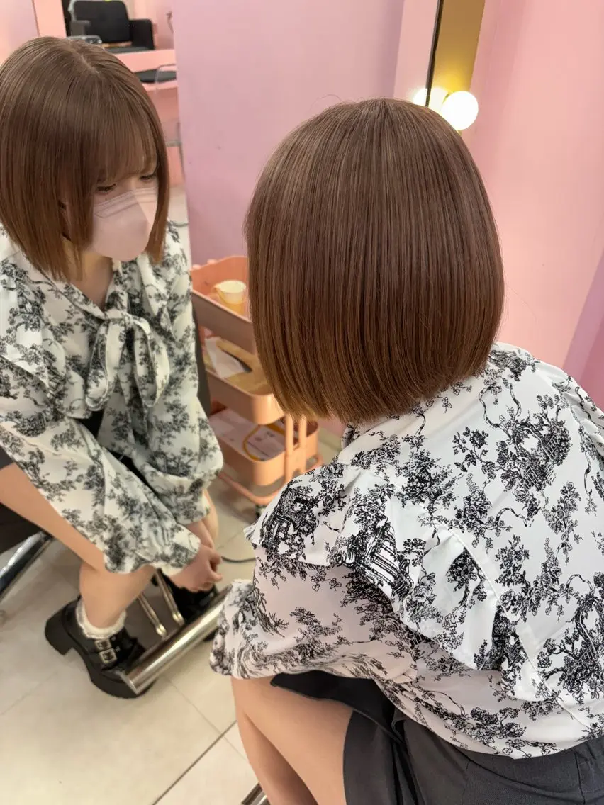 ショート カラー アッシュ アッシュグレー ベージュカラー ブリーチ ブロンド カット ヘアカラー トリートメント 【ときめき屋さん🎀 ハイトーン大和🎀】のヘアスタイル
