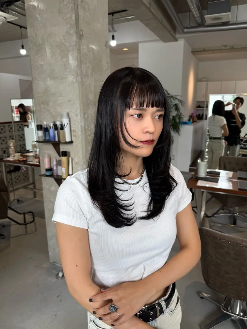 セミロング カラー 顔周りカット レイヤーカット オン眉 カット ヘアカラー トリートメント カイリ /レイヤーカットのヘアスタイル