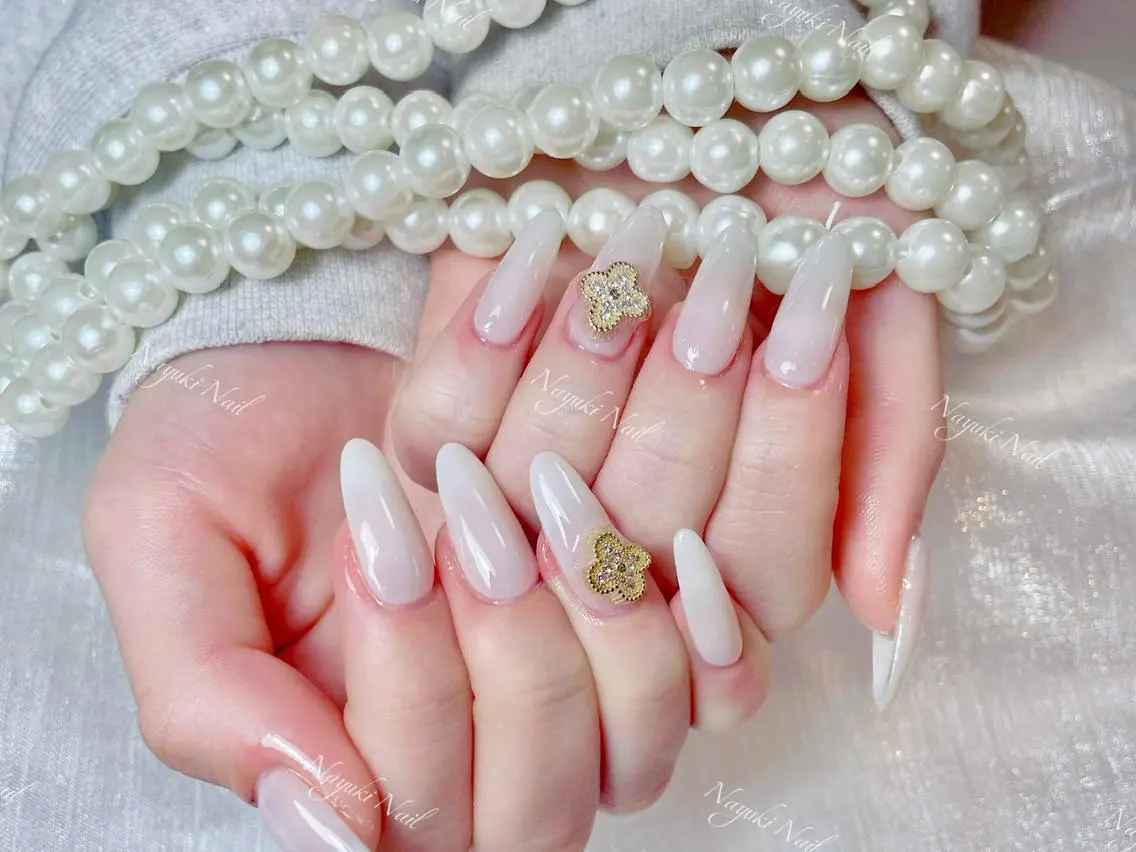 ネイル 🦋 Queenieのネイルデザイン