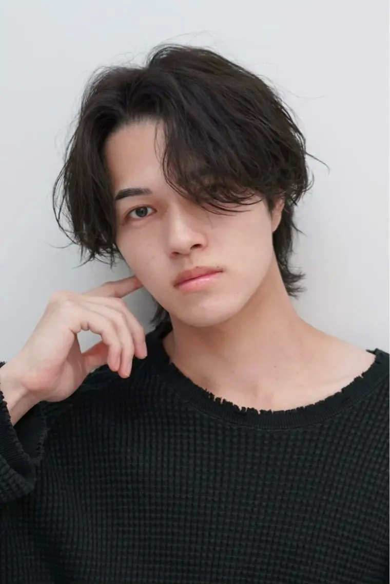 ショート パーマ メンズ センターパート メンズパーマ パーマ 近藤 樹のヘアスタイル