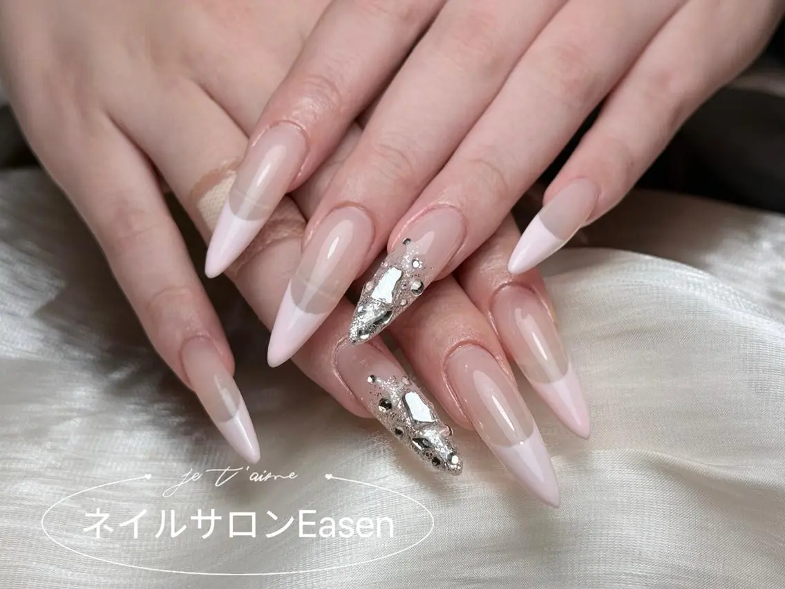 ネイル Easenネイル (長さ出し専門)のネイルデザイン