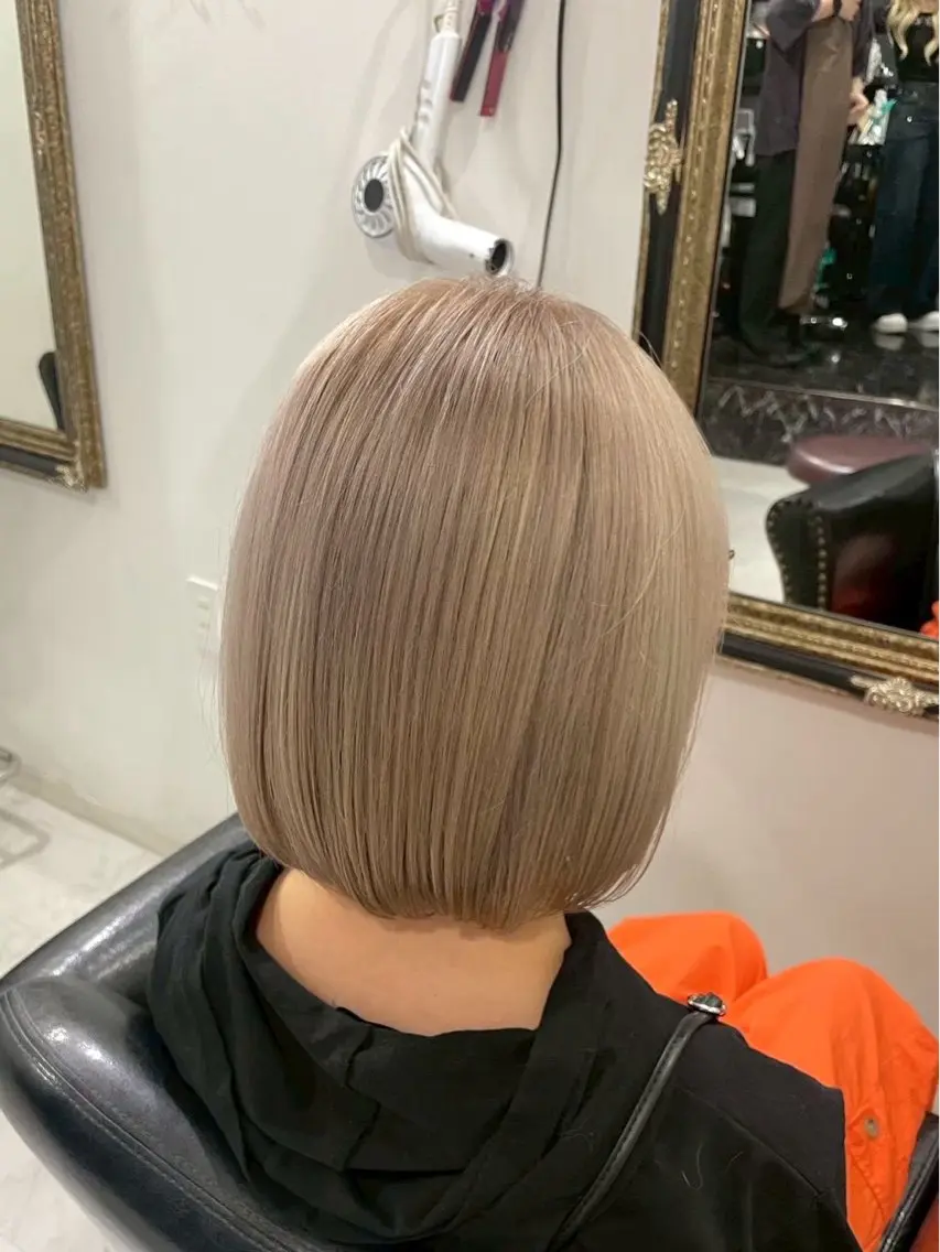 ショート ヘアカラー 尾崎 虹美のヘアスタイル