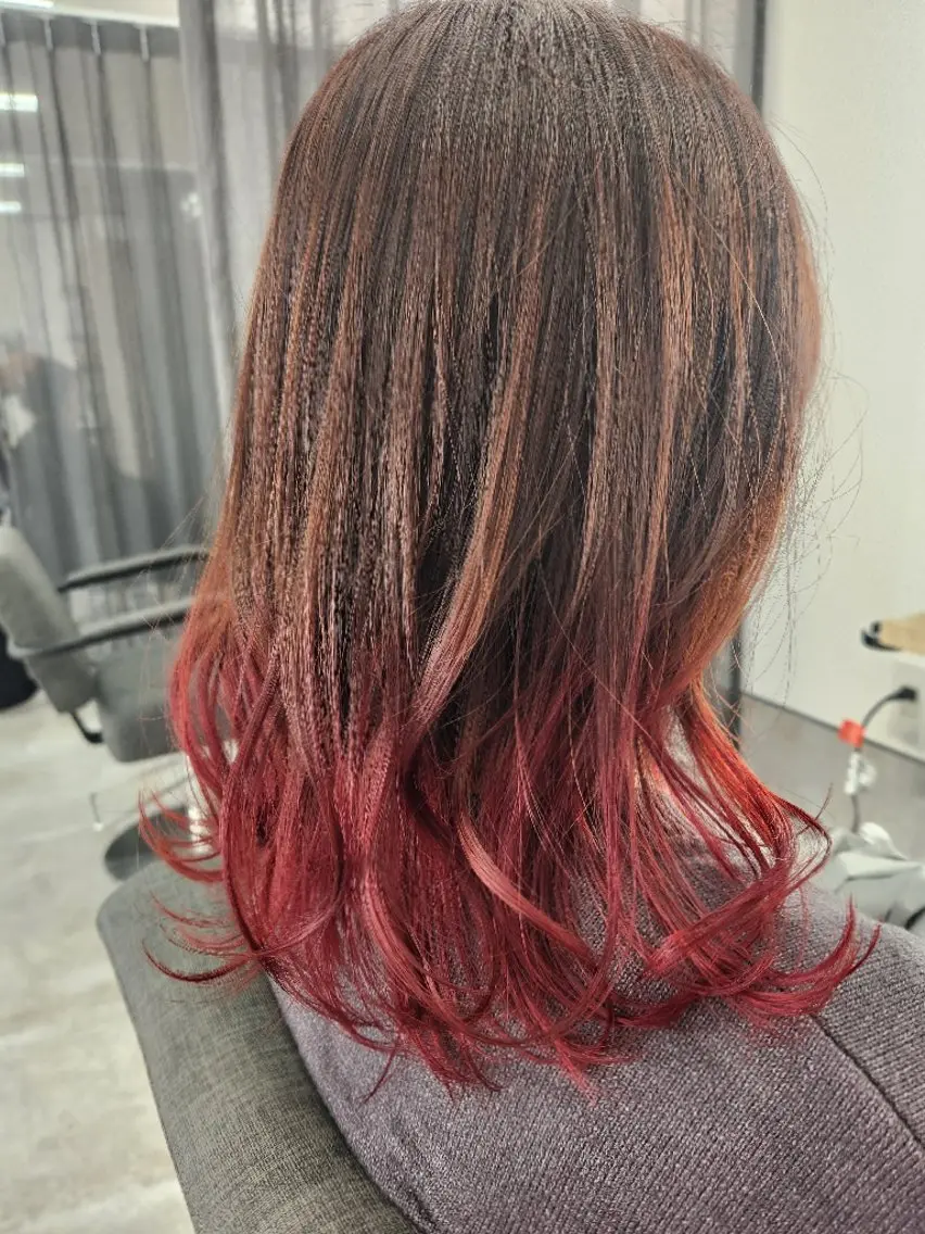 セミロング カラー グラデーションカラー レッドカラー ✂ AYAのヘアスタイル