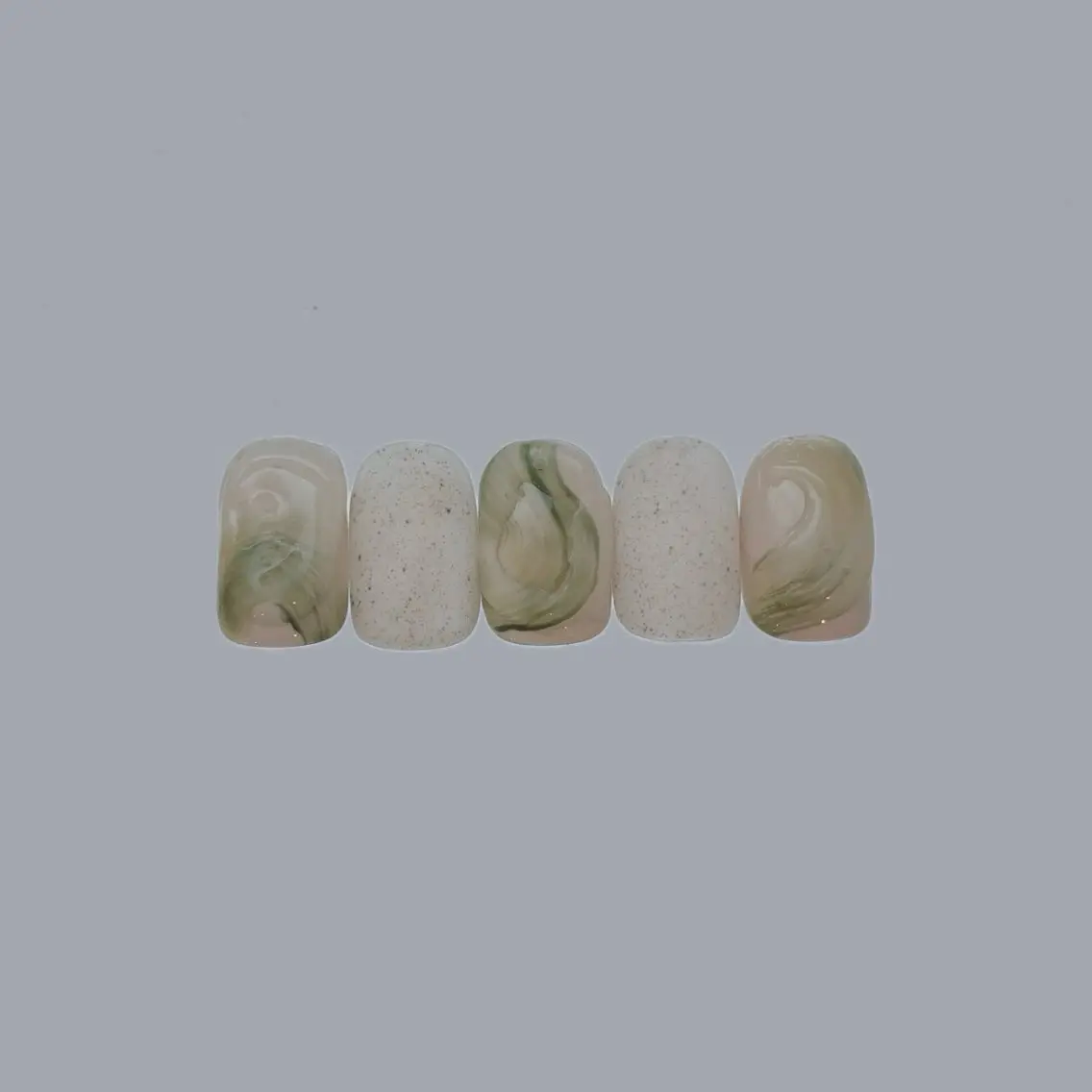 ネイル BRooCH yuzuのネイルデザイン