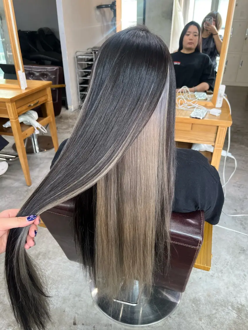 カラー 秋山 美奈のヘアスタイル