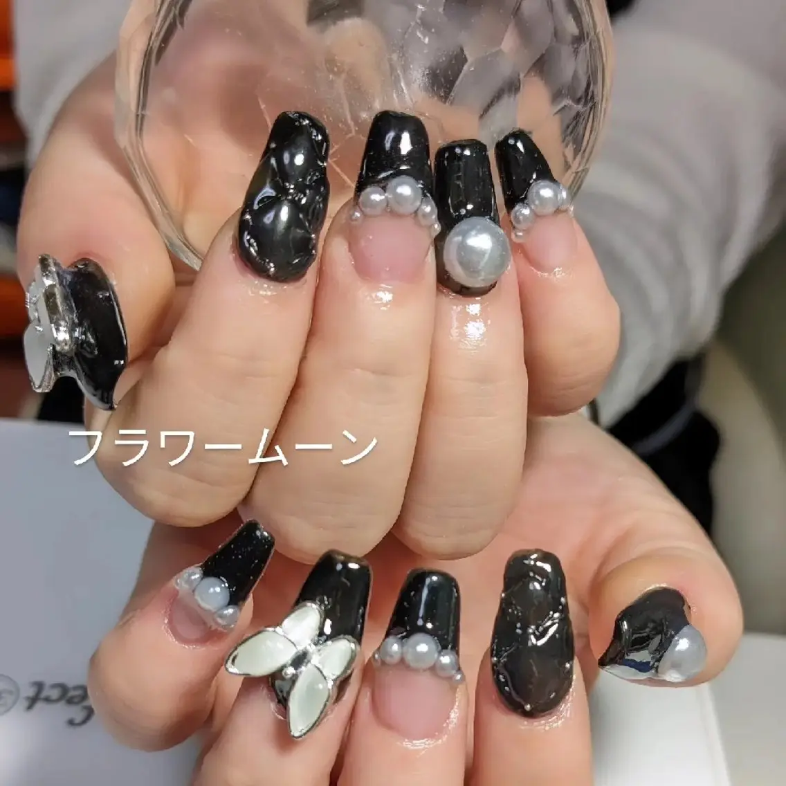 ネイル フレンチネイル フラワー ムーンのネイルデザイン