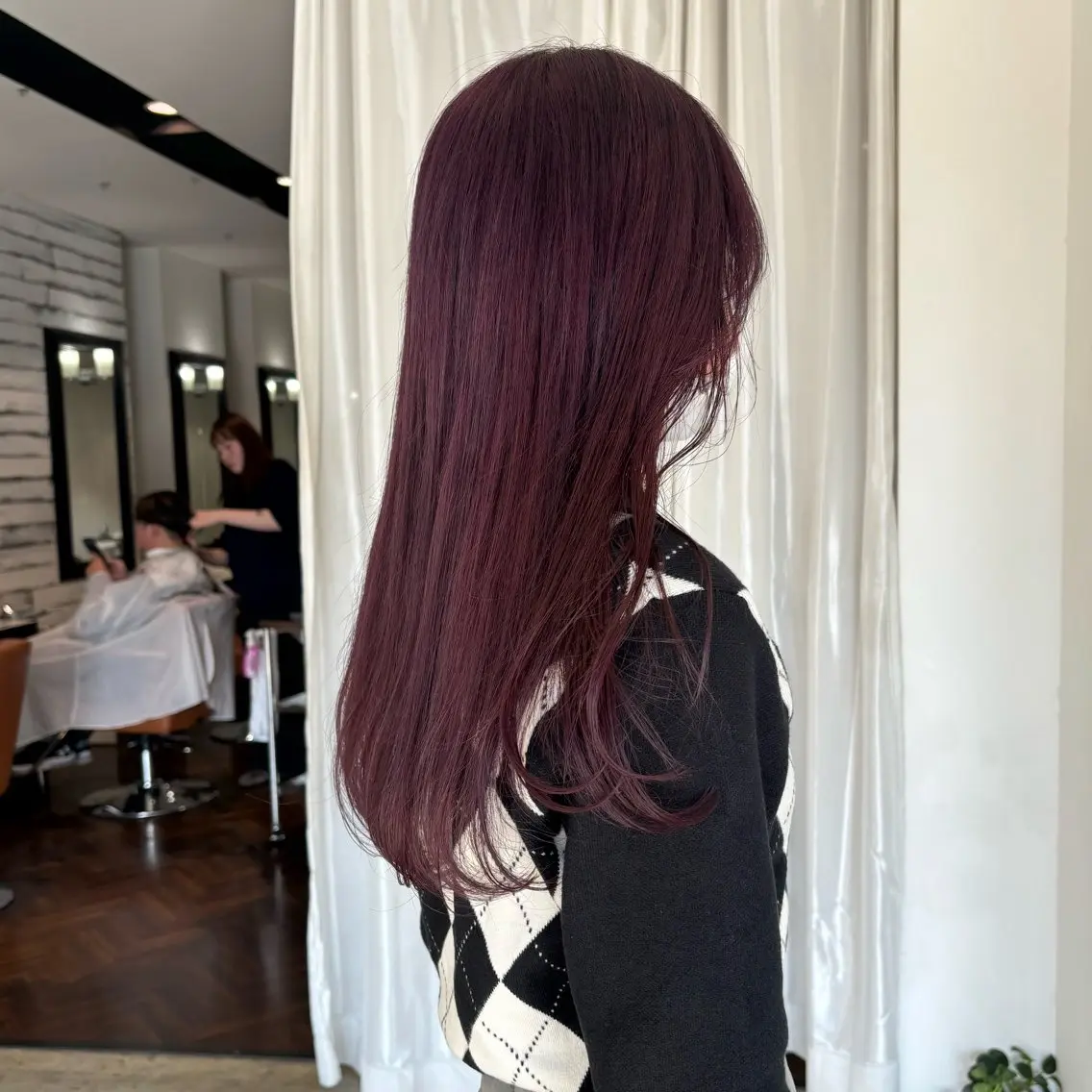 ロング カラー カシス ピンクカラー ヘアカラー トリートメント 的場 莉音のヘアスタイル