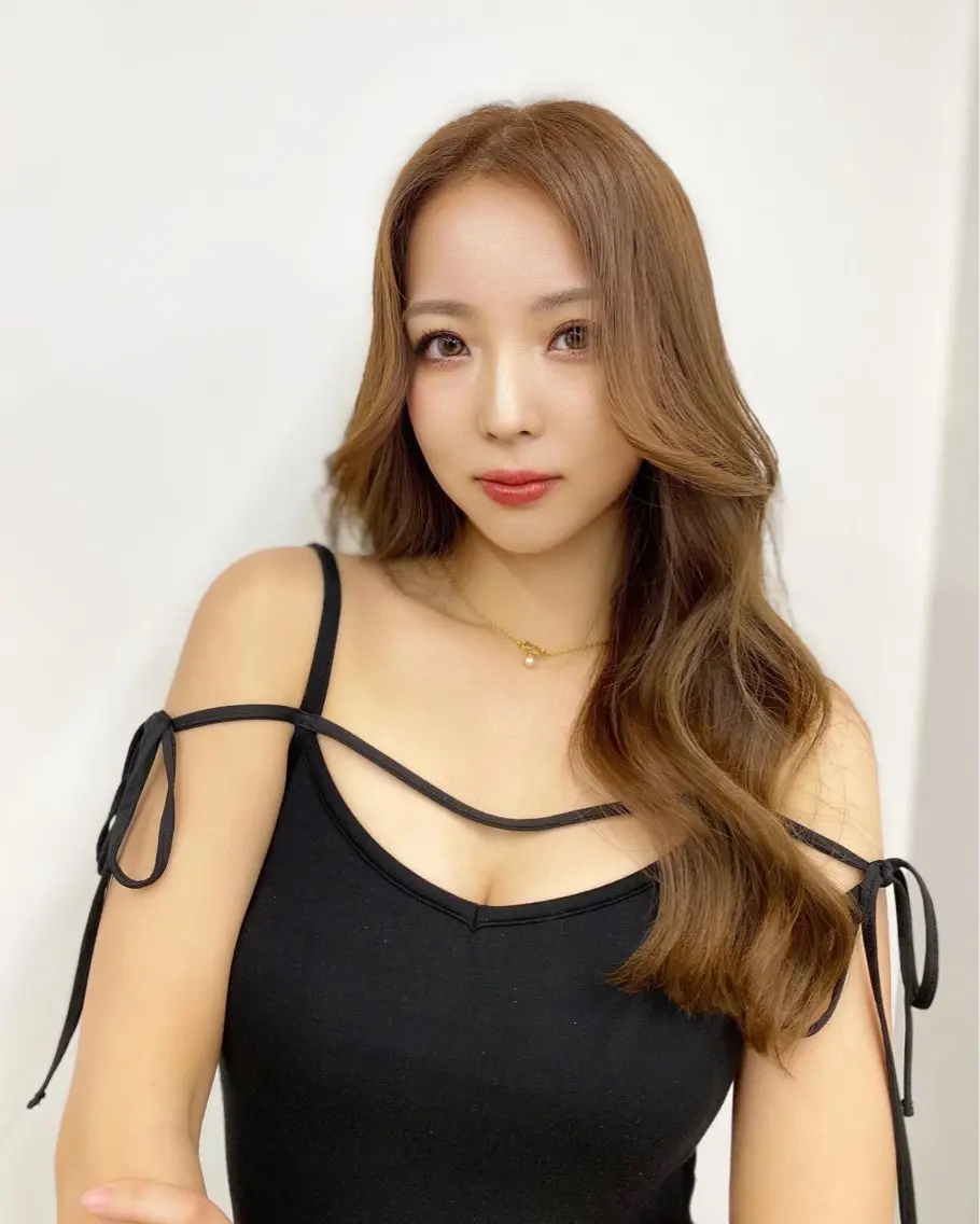 ロング カラー カット ヘアカラー トリートメント 顔まわりレイヤー× 韓国ヘアオタベシンヤのヘアスタイル