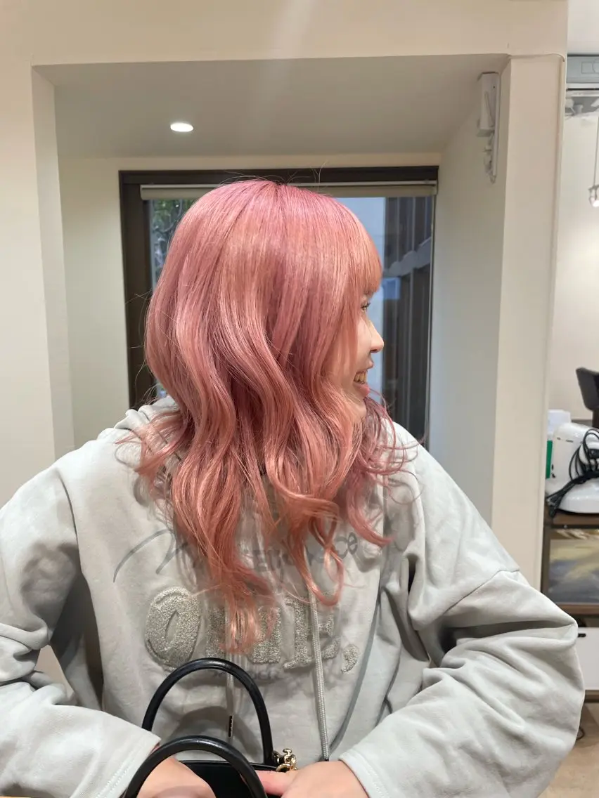 カラー ブリーチ ピンクカラー ヘアカラー トリートメント 金森 実海のヘアスタイル